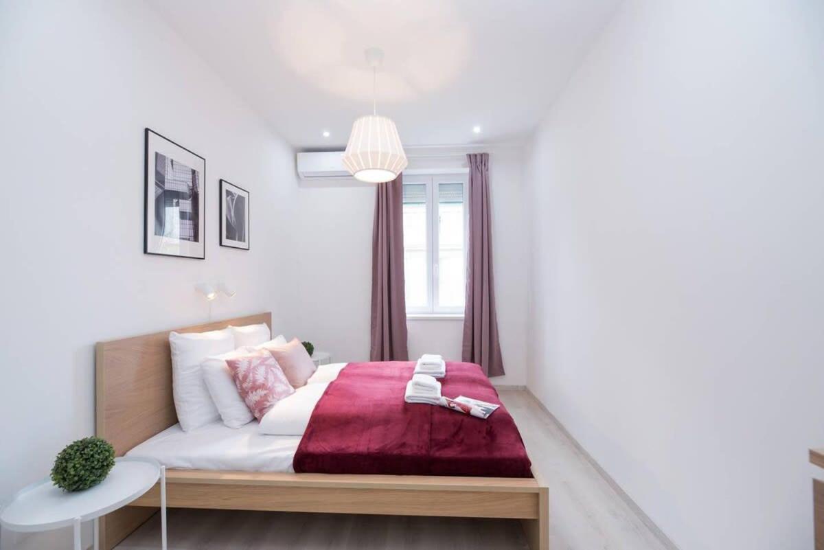 Trendy Central Apartment At Castle Budapest Exteriör bild